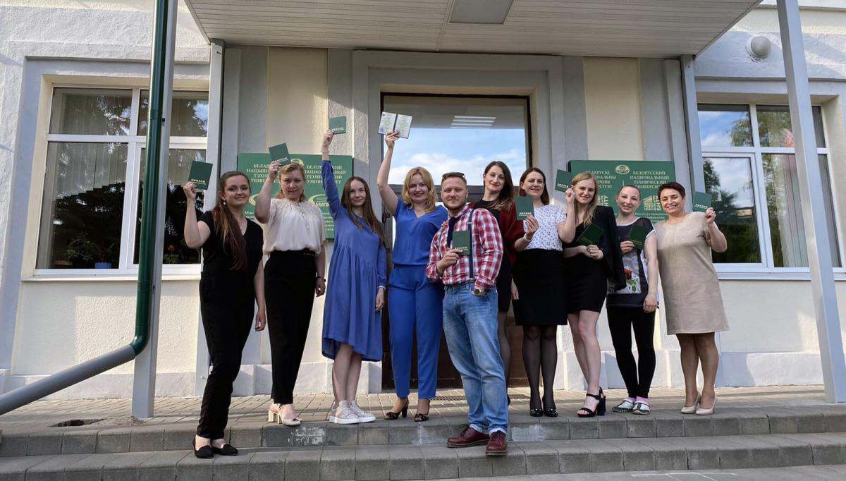 Вручение дипломов по специальности Управление персоналом.jpg